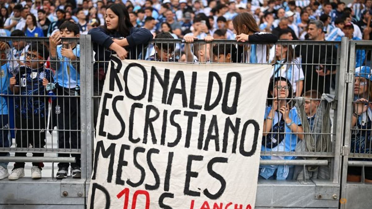 Lineker Says Ronaldo Deserved A Farewell Like Messi's, Not A Fallout