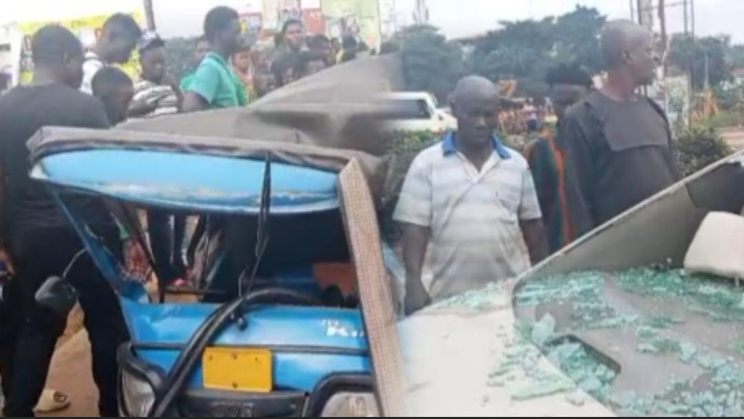 Brake failure blamed as three vehicles collide on Kumasi's Sofoline flyover